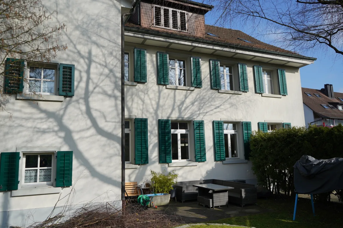 Die Hausfassade an der Burggasse.
